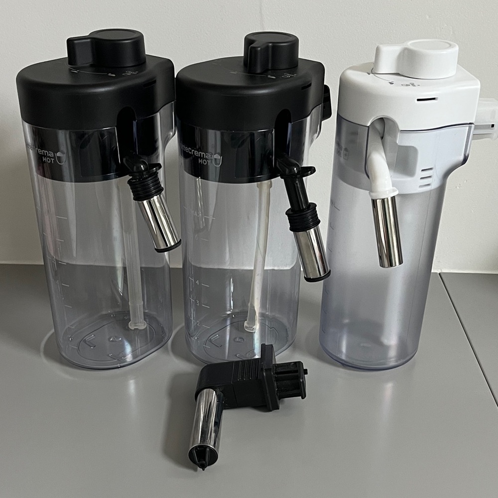DeLonghi Hot and Cool Milk Containers